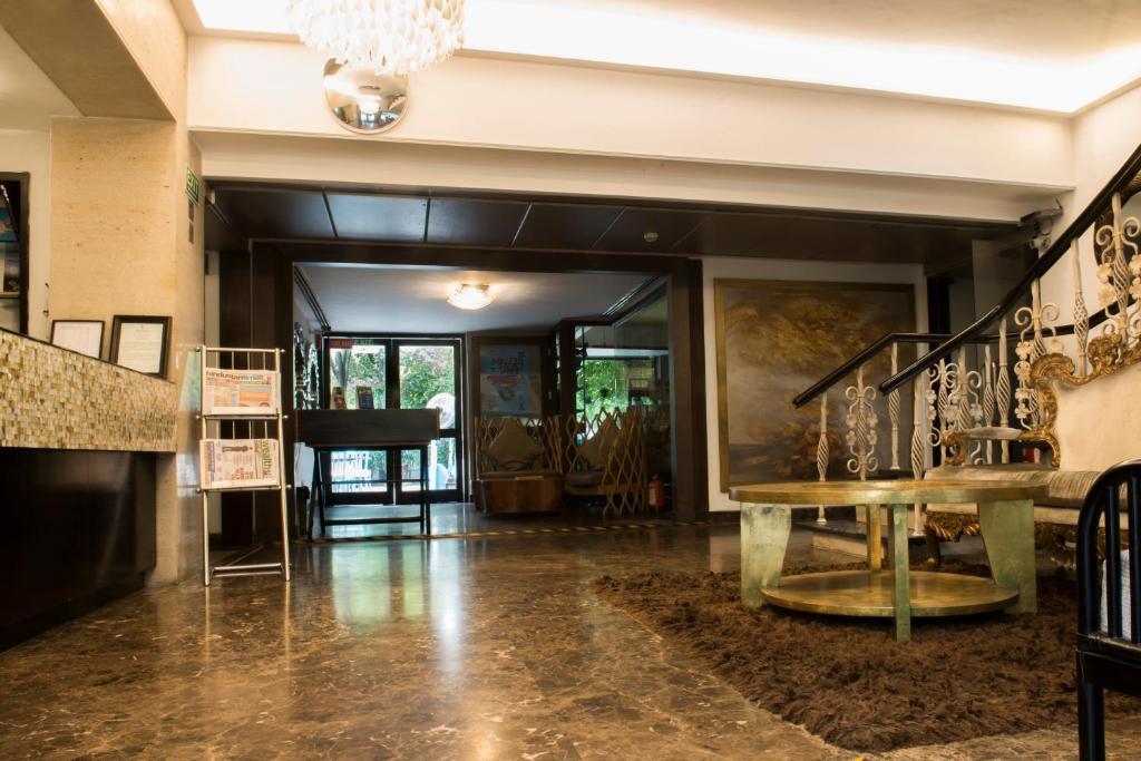 entry at hotel diplomat new in delhi hotel_Image