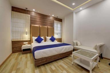 hotel room main image