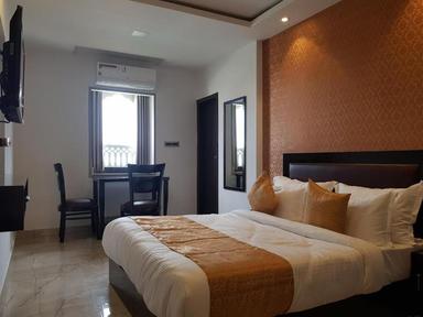 hotel room main image