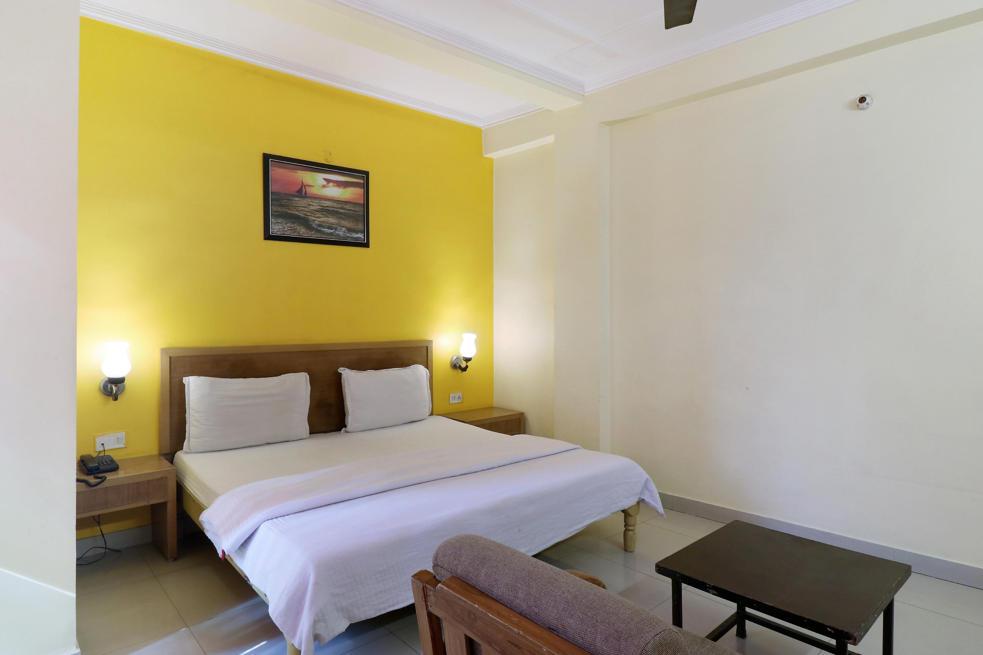 a double bed room with t.v at hotel himalaya in haridwar hotel_Image