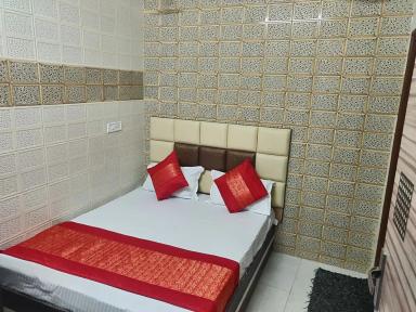 hotel room main image