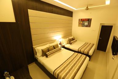 hotel room main image