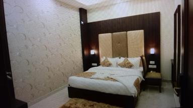 hotel room main image