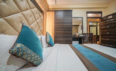 hotel room main image