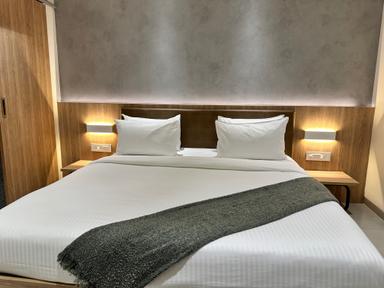 hotel room main image