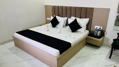 hotel room main image