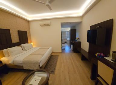 hotel room main image