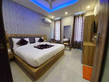 hotel room main image