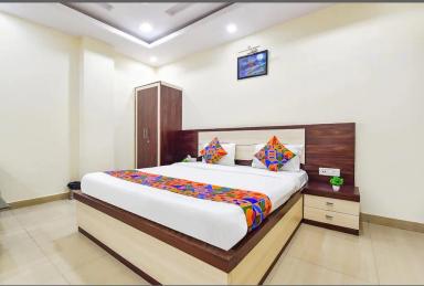 hotel room main image