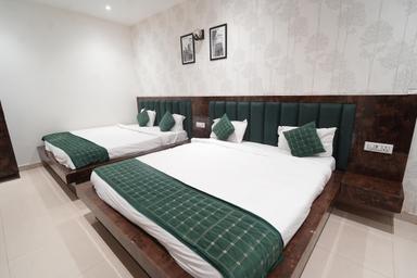 hotel room main image