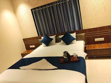 hotel room main image