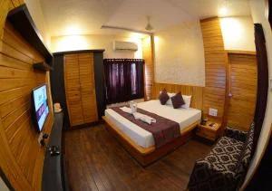 hotel room main image hotel room main image