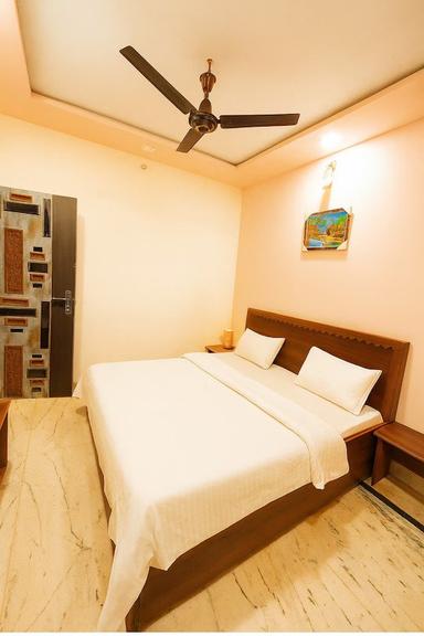 hotel room main image