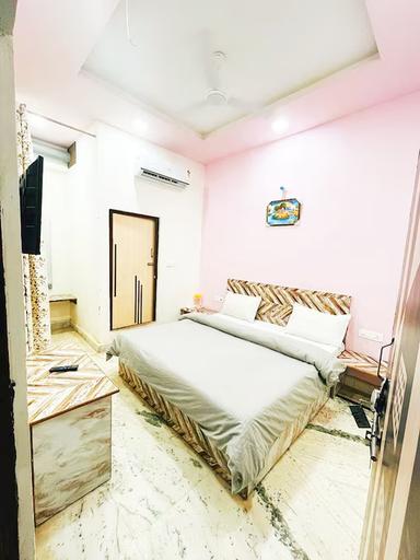 hotel room main image