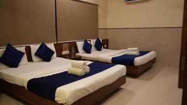 hotel room main image