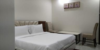 hotel room main image