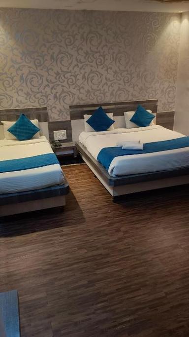 hotel room main image hotel room main image