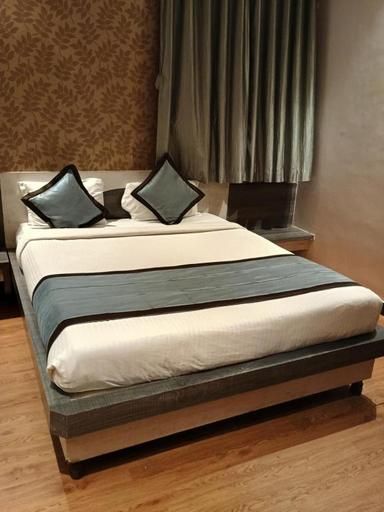 hotel room main image hotel room main image