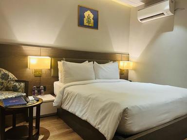 hotel room main image