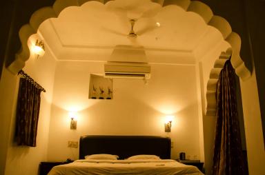 hotel room main image