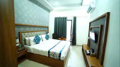 hotel room main image