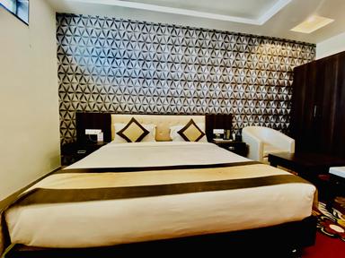 hotel room main image