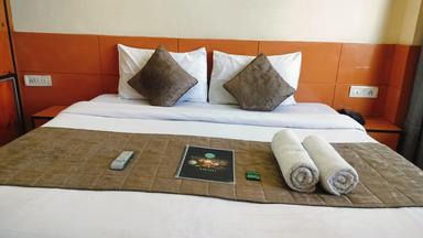 hotel room main image