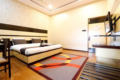 hotel room main image