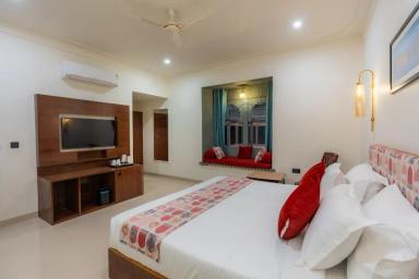 hotel room main image