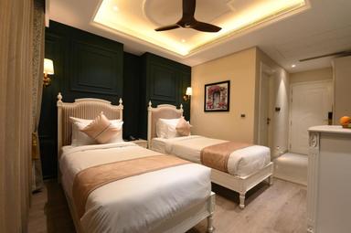 hotel room main image