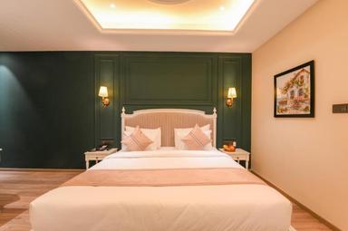 hotel room main image