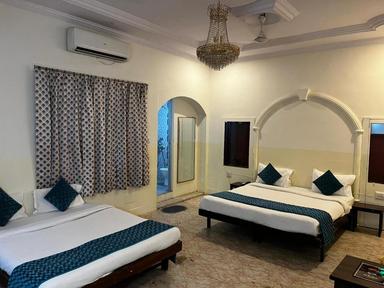 hotel room main image