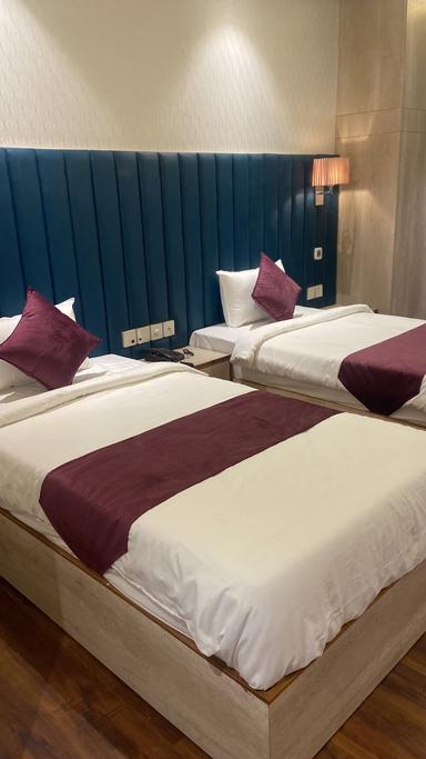 hotel room main image