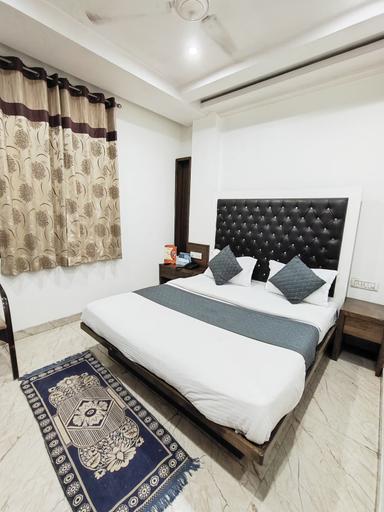 hotel room main image hotel room main image