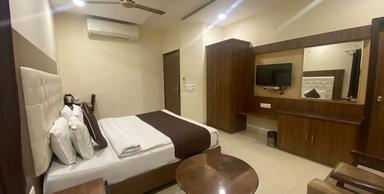 hotel room main image hotel room main image