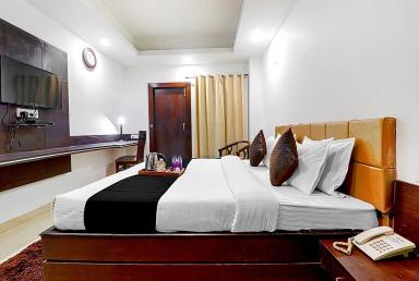 hotel room main image hotel room main image