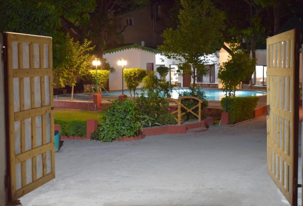 facade with entry at corbett paradiso resorts in jim corbett hotel_Image