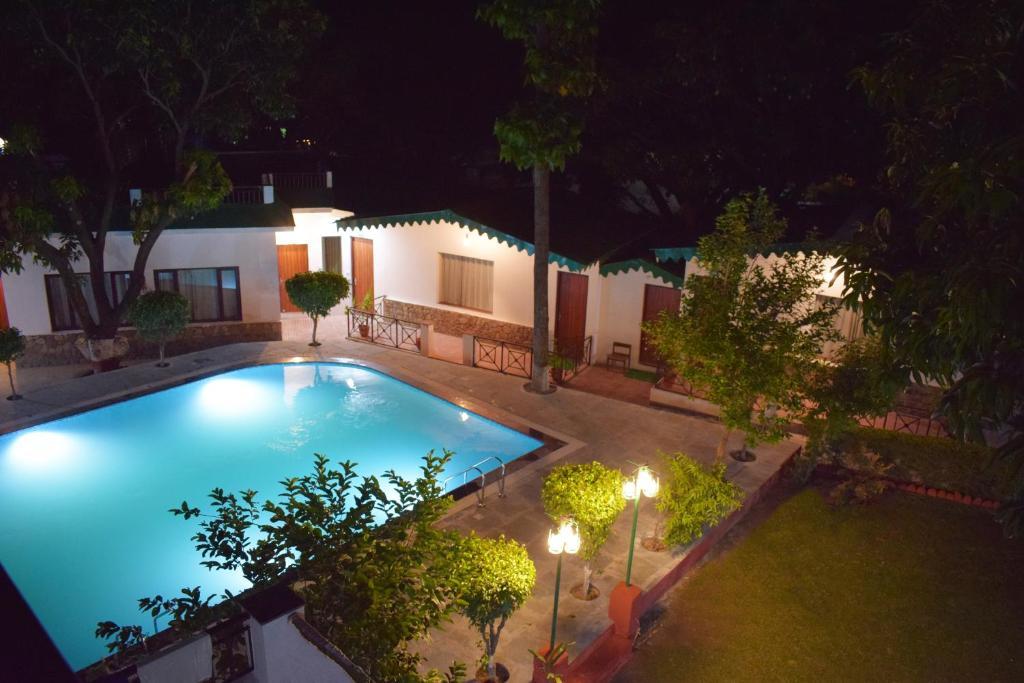 swimming pool at corbett paradiso resorts in jim corbett hotel_Image