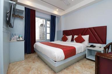 hotel room main image hotel room main image