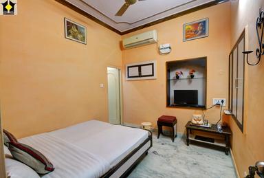 hotel room main image hotel room main image