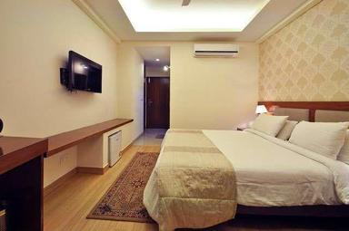 hotel room main image hotel room main image