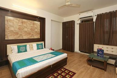 hotel room main image hotel room main image