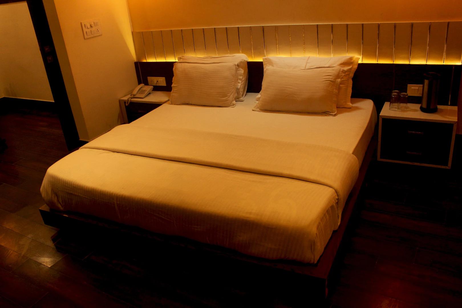 a double bed room with t.v at hotel himalaya in haridwar hotel_Image