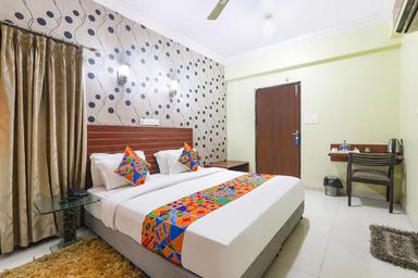 hotel room main image hotel room main image