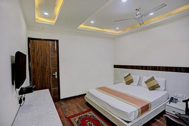 hotel room main image hotel room main image