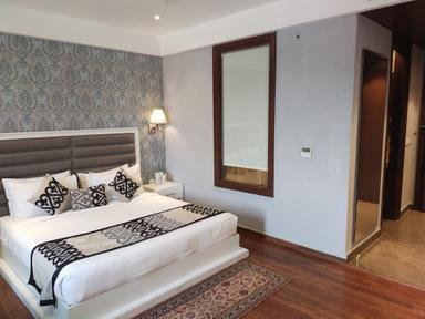 hotel room main image hotel room main image