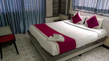 hotel room main image hotel room main image