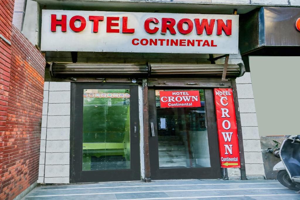 name of hotel on wall in red colour at new crown continental in near sarai rohilla railway station hotel_Image