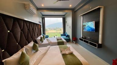 hotel room main image hotel room main image