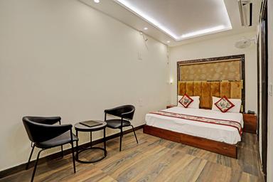 hotel room main image hotel room main image